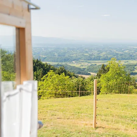 Panorama Schlaffaesser Suedsteiermark - Kastanien- & Heidelbeerhof Klein Isaak Кемпинг Hardegg