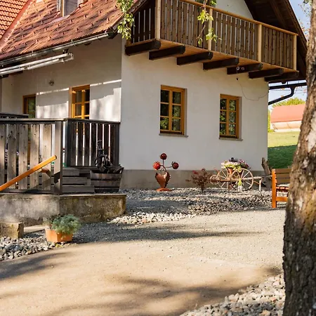 Кемпинг Panorama Schlaffaesser Suedsteiermark - Kastanien- & Heidelbeerhof Klein Isaak *